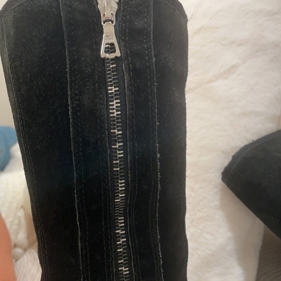 Original black Uggs with metal tag and metal zipper - Picture 8 of 8